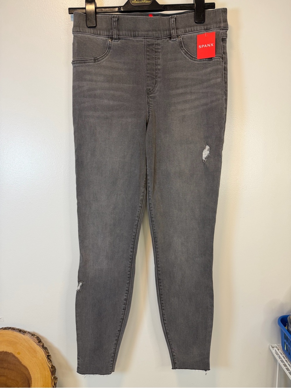 SPANX Grey Pull-On Distressed Skinny Jeans High Rise Raw Hem Women’s Large‎